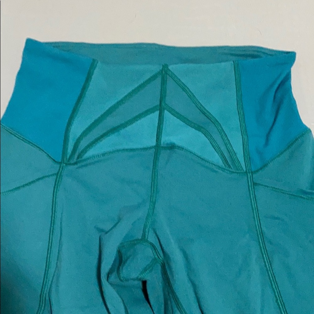 Lululemon crop green high waist size 8 w pockets